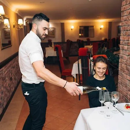 فندق V&p & Restaurant *