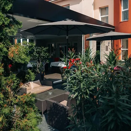 Hotel V&p & Restaurant *